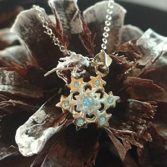 Snowflake Necklace - Picture 2 of 3